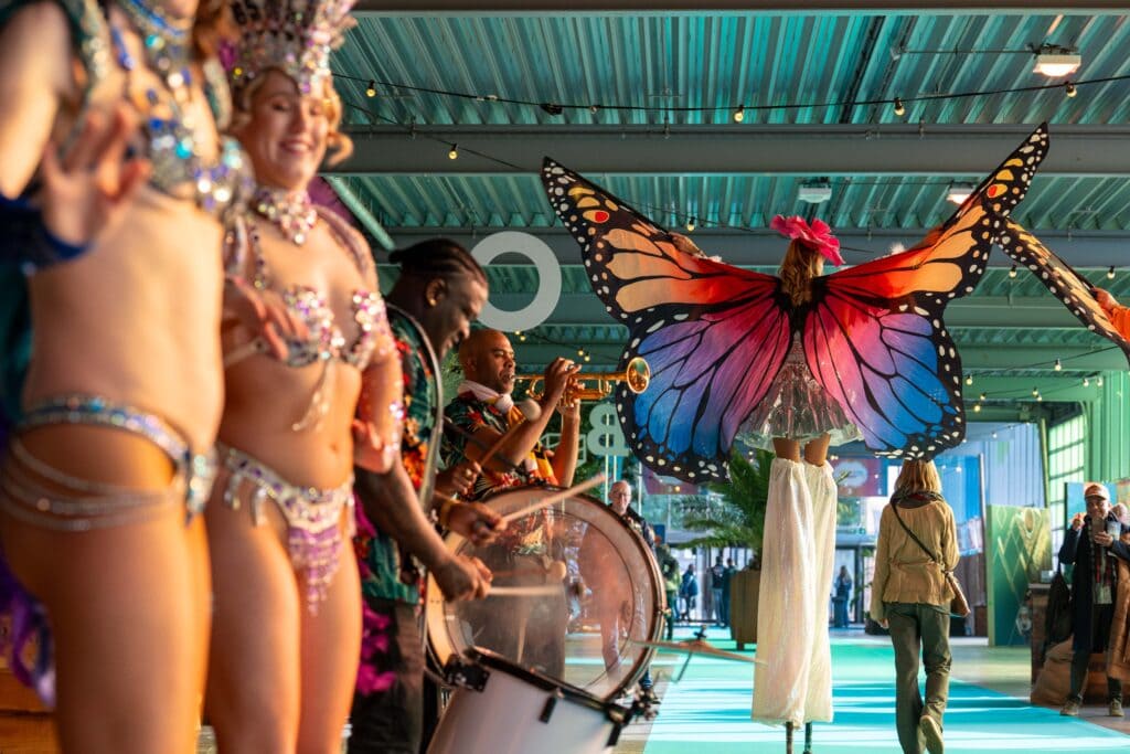 Entertainment en optredens op de vloer van Vakantie Festival